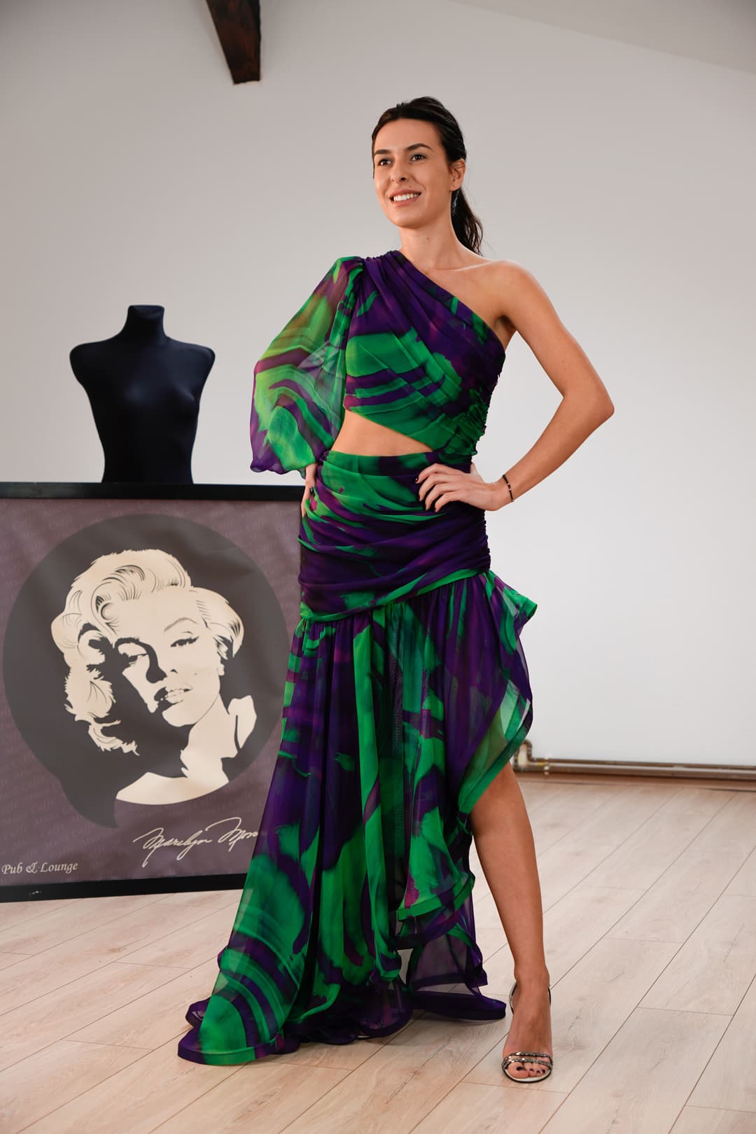 Gizell - Rochie Asimetrica cu un Umar Gol Gizell